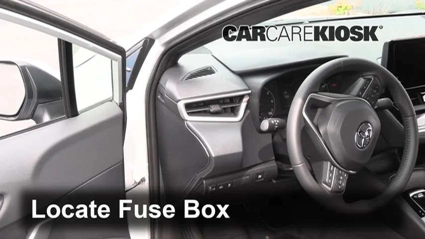 2023 Toyota Corolla Hybrid LE 1.8L 4 Cyl. FHEV Fusible (interior)